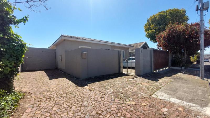 3 Bedroom Property for Sale in Oakdale Western Cape